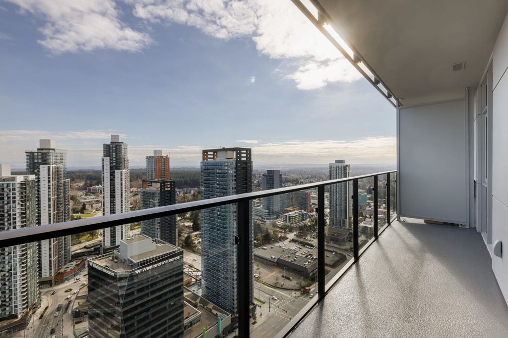 13573 98a Avenue 3211, Surrey