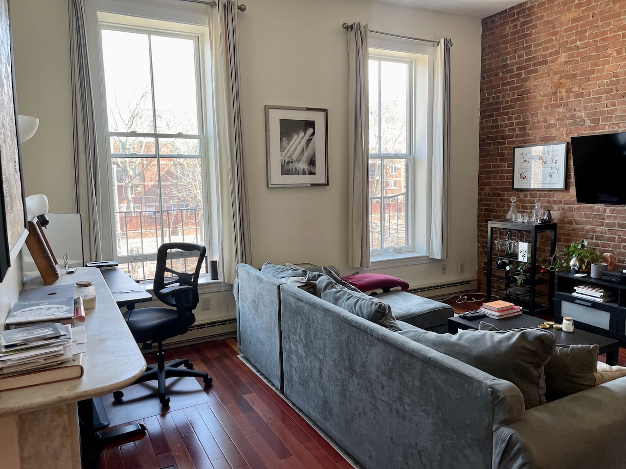 Dwight Street - Sunny 1 Bedroom 1 Bathroom w/ updated Kitchen! Available JUNE! 