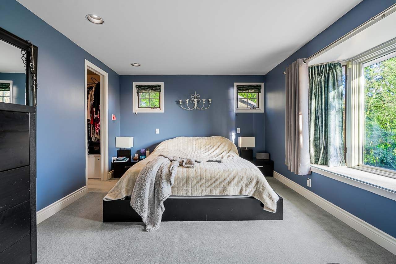 415 E St. James Rd