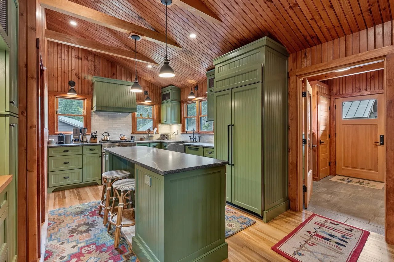 Rangeley Lakefront Lodge Featured in Maine Home + Design