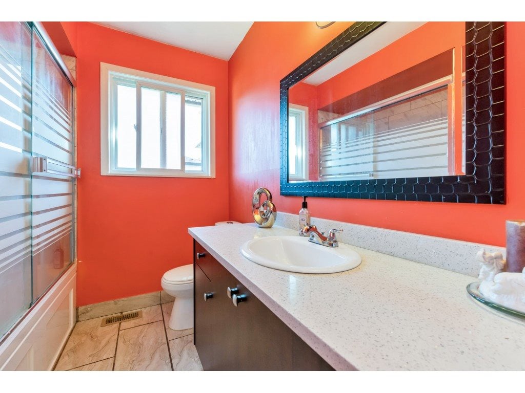 7670 140 St