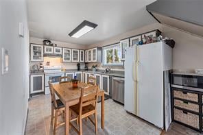 4247 Torquay Dr