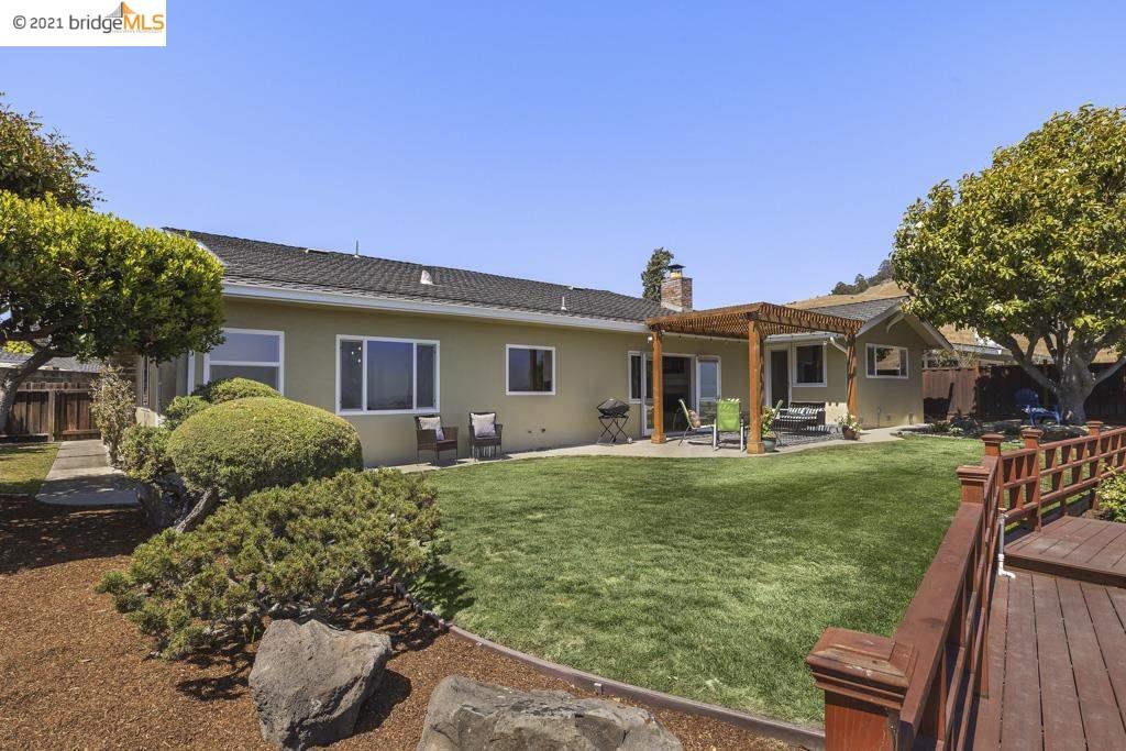 1863 Lakeview Ct