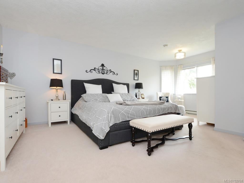 1370 Charles Pl