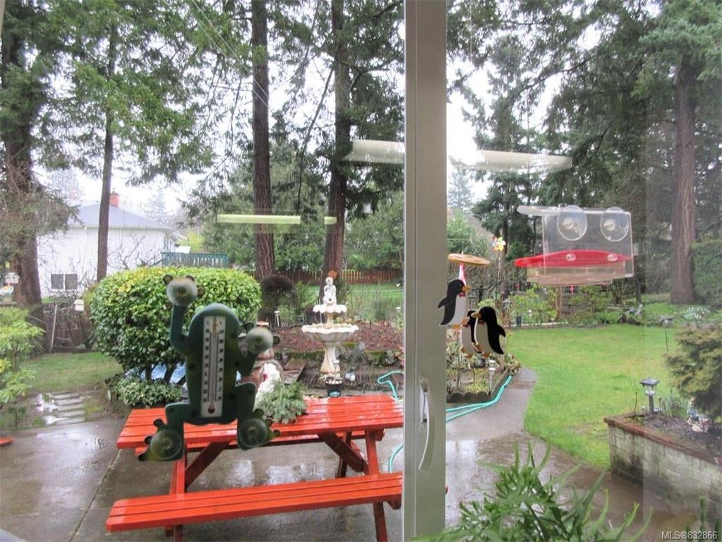 3925 Quadra St