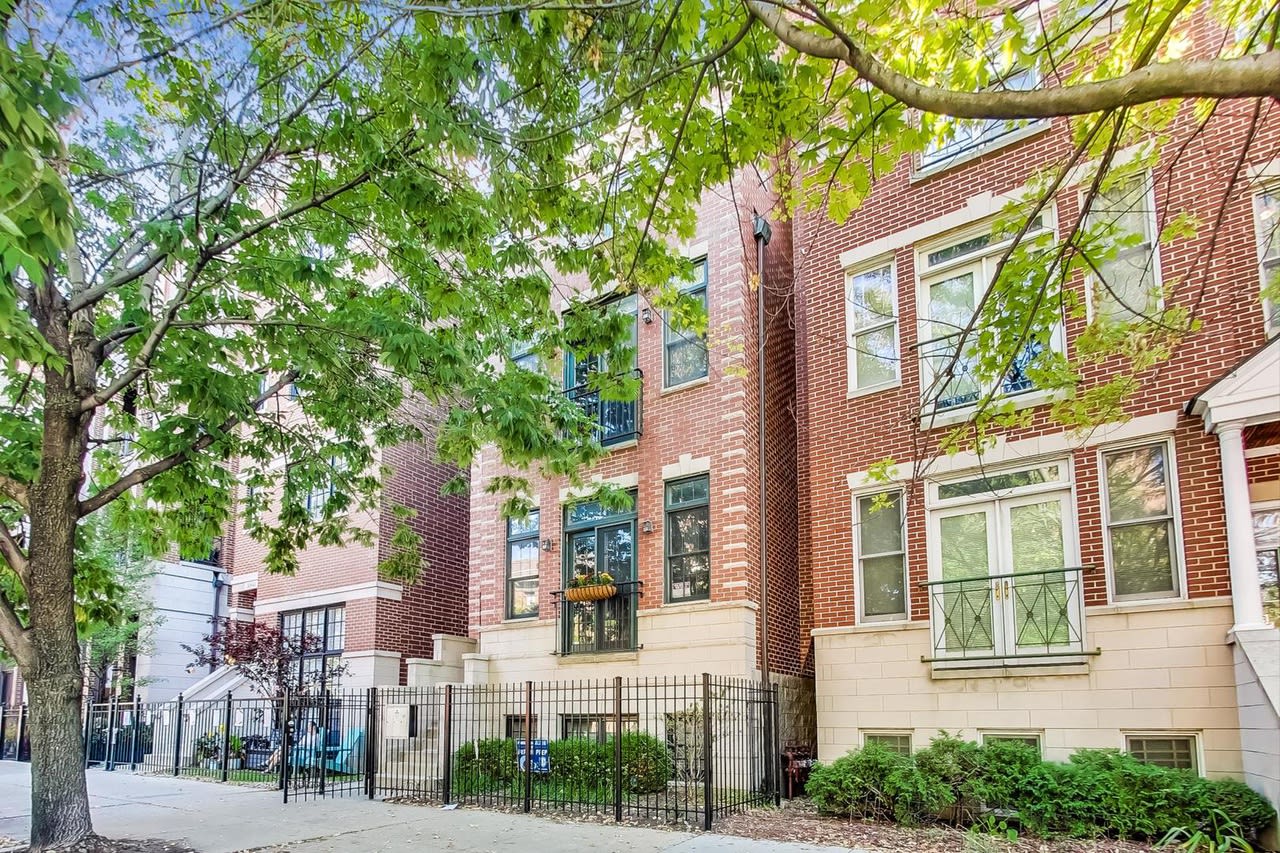 3839 N Southport