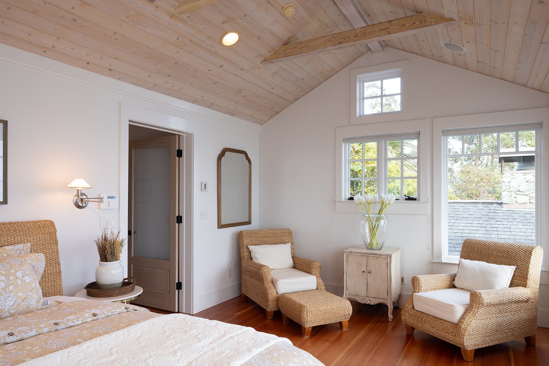 Luxurious Oceanfront Living - 106 Livermore Avenue