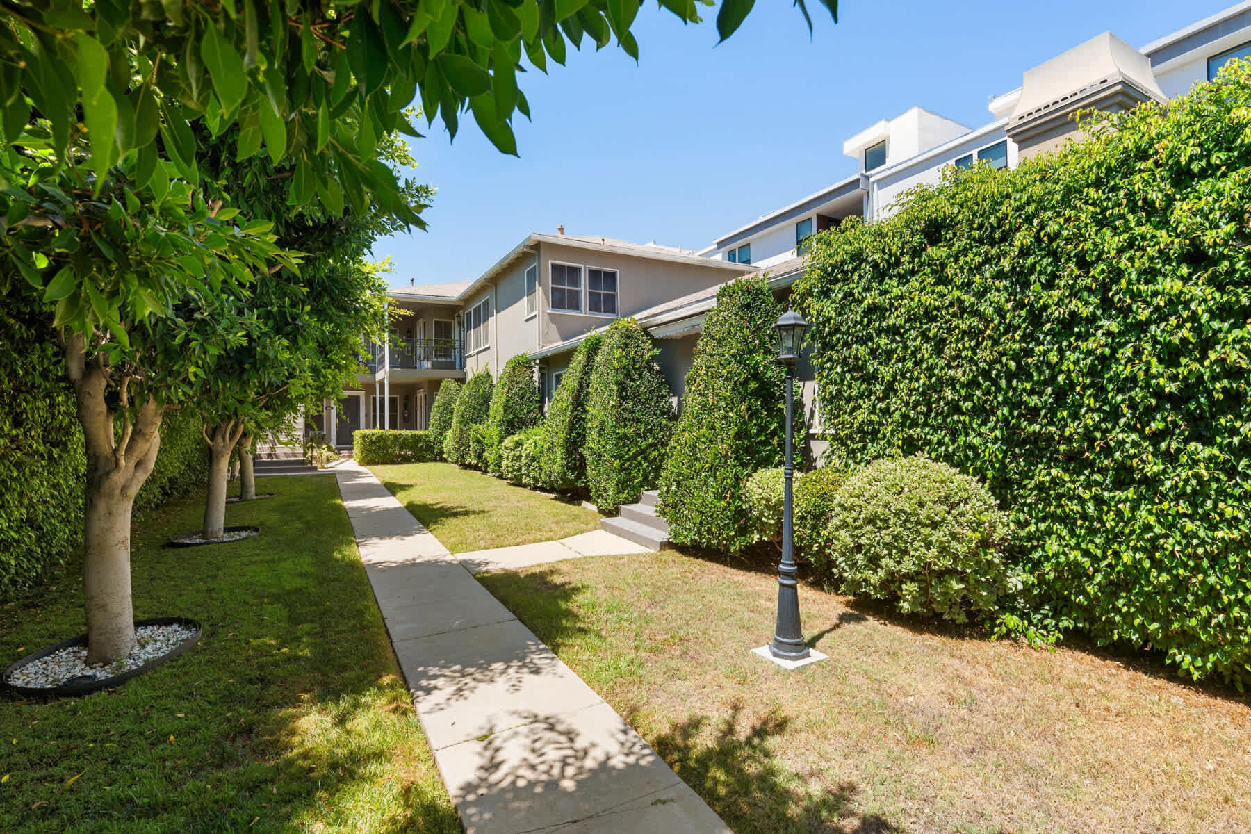 805 N McCadden Pl, Hollywood