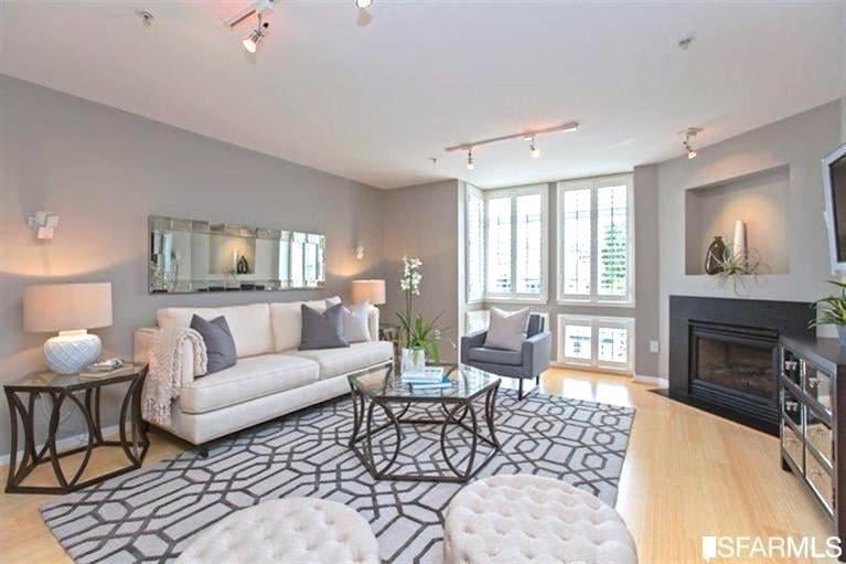 3208 Pierce Street Unit: 401