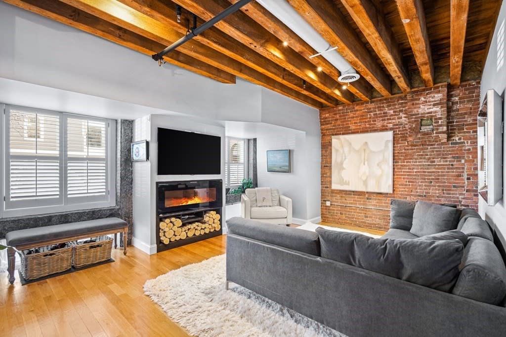 343 Commercial St, #104