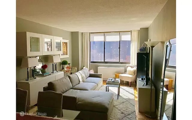 215 East 95th Street Unit: 19E