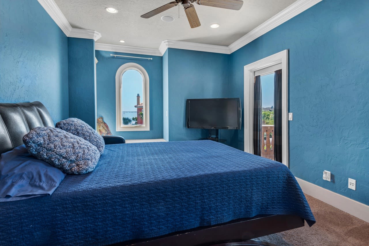5236 Finisterre Drive