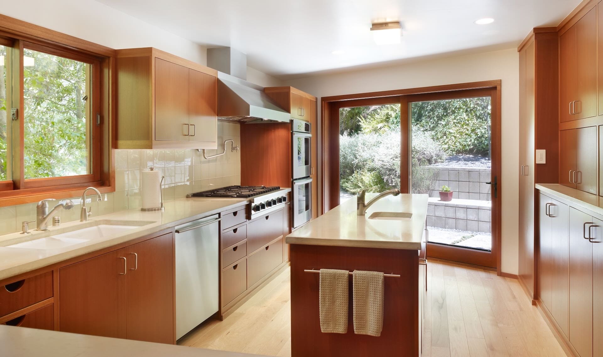 1014 Moraga Dr