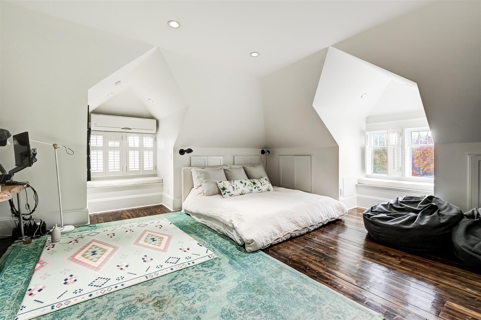 14 Pavillion St