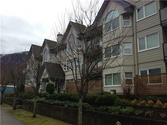 102-1460 Pemberton Ave