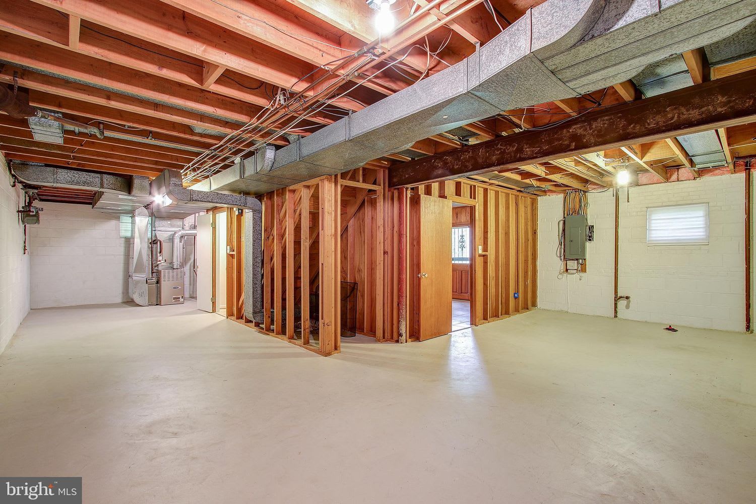 1552 Forest Villa Ln