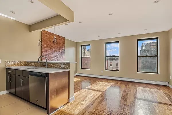 637 Halsey Street Unit: 3