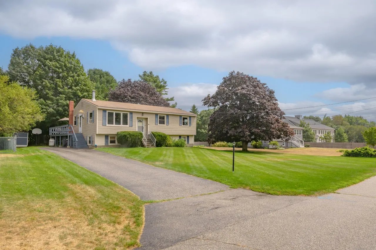 New Listing! – 10 Pond View Road, Cape Elizabeth, Maine – $489,000