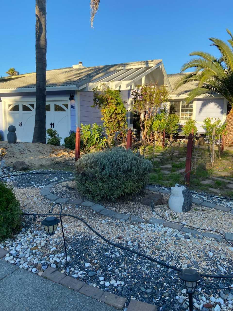 33 Del Oro Lagoon