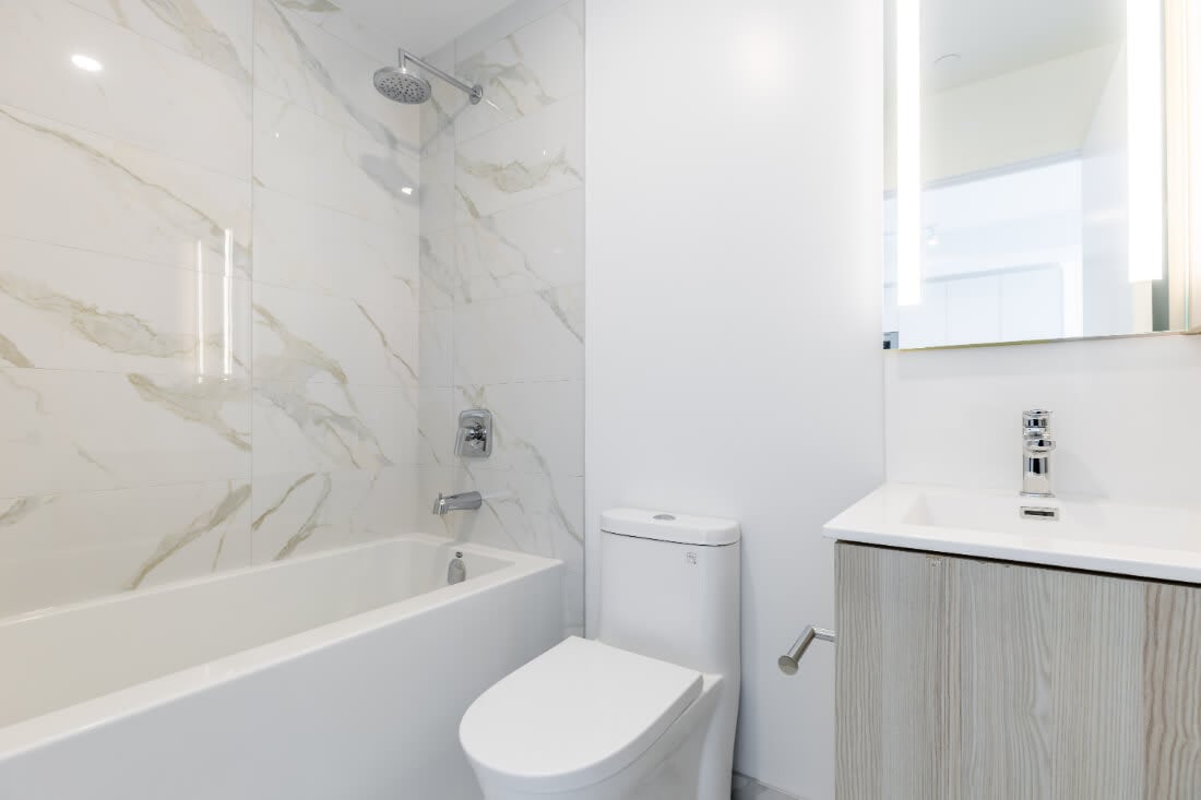 Unit 522 – 215 Lakeshore Rd W