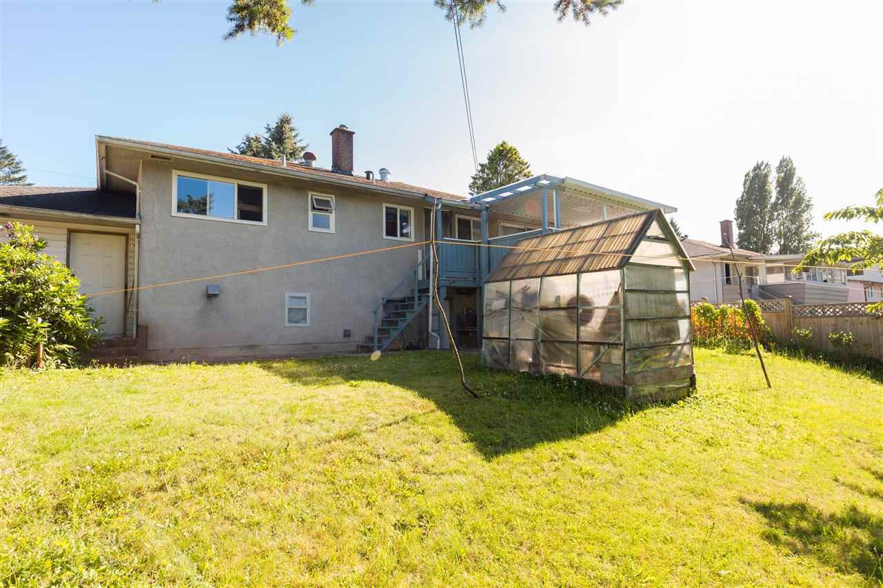 12863 98 Ave