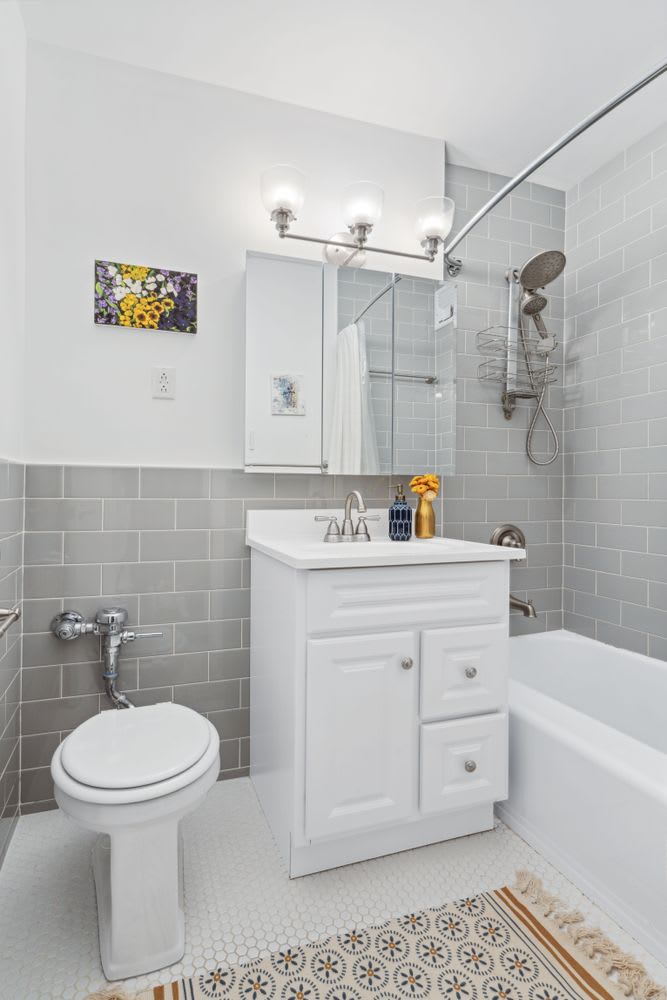 9201 Shore Road, D711