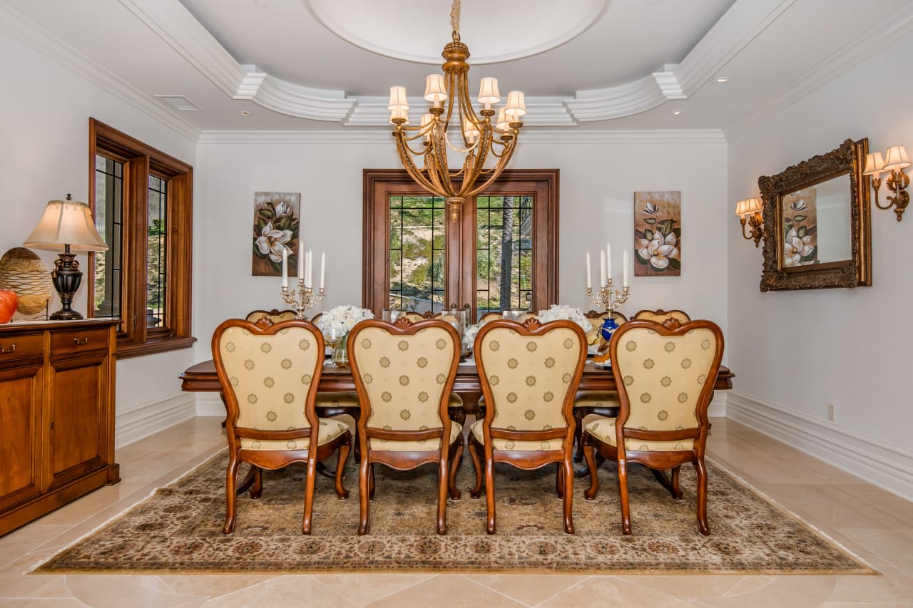 1233 Woodland Grove Ct, Calabasas Real Estate