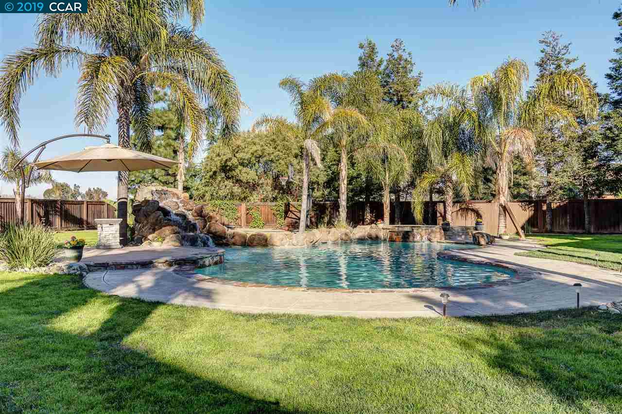 1449 Pinegrove Way