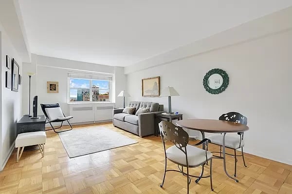 35 Park Avenue Unit: 18G