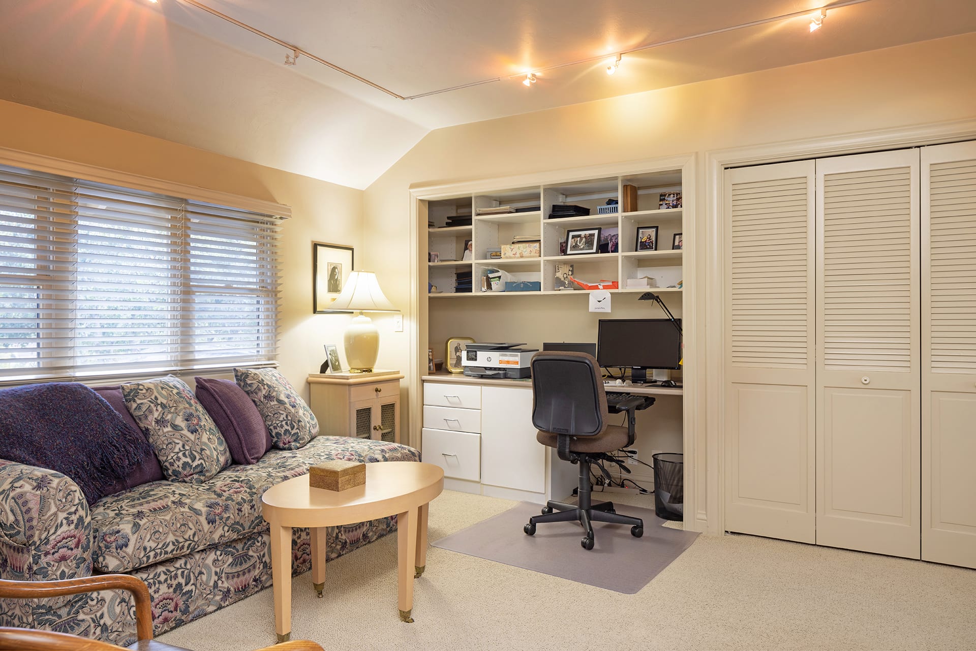 Carmel Jewel - 10th Ave 3 SE of San Carlos