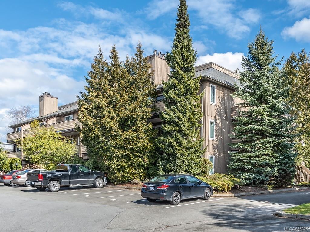 303-3225 Alder St