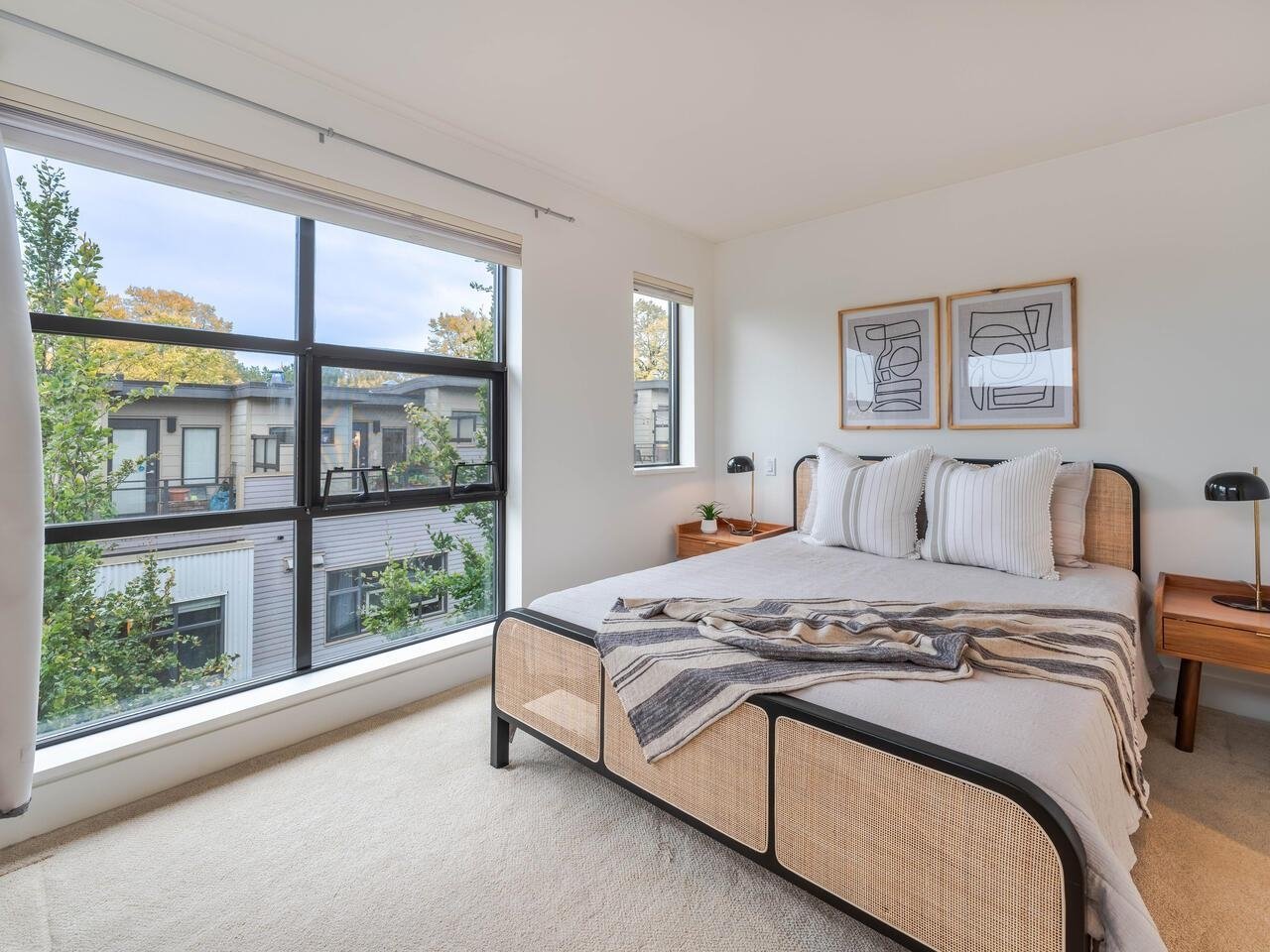3655 Commercial St