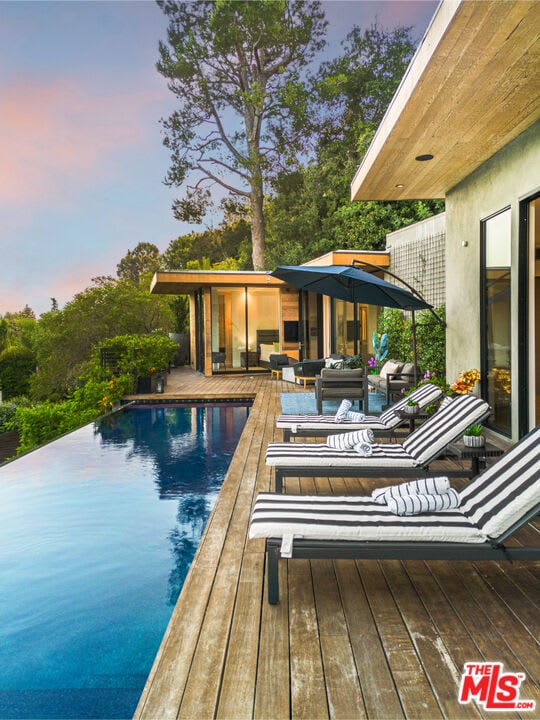 Majestic Oasis