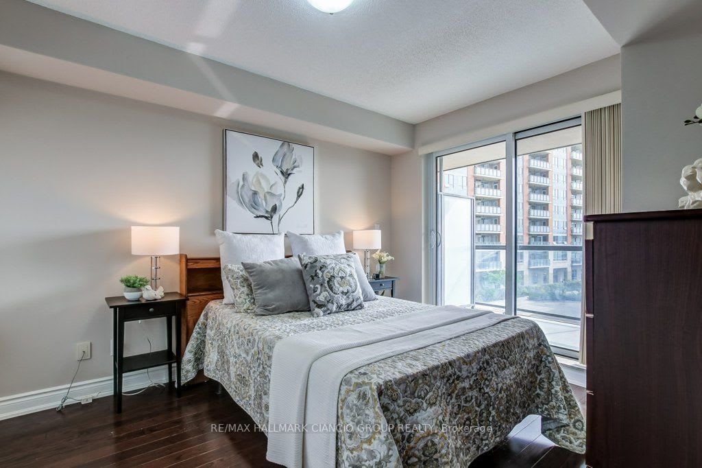60 South Town Centre Blvd #323