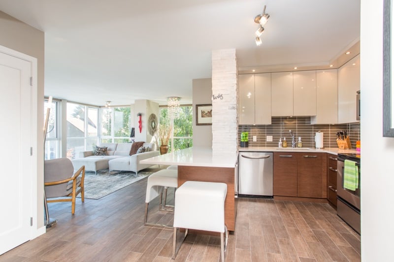 302-4838 Fraser St