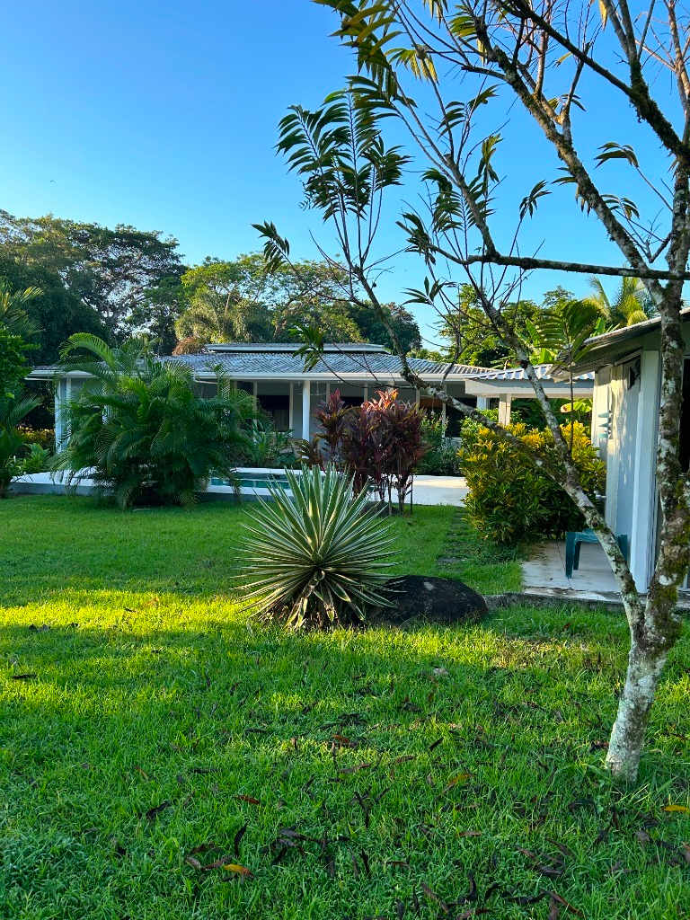 Beautiful 3 bedroom, 2 bathroom home with a 1 bedroom guest apartment and pool in Ojochal.