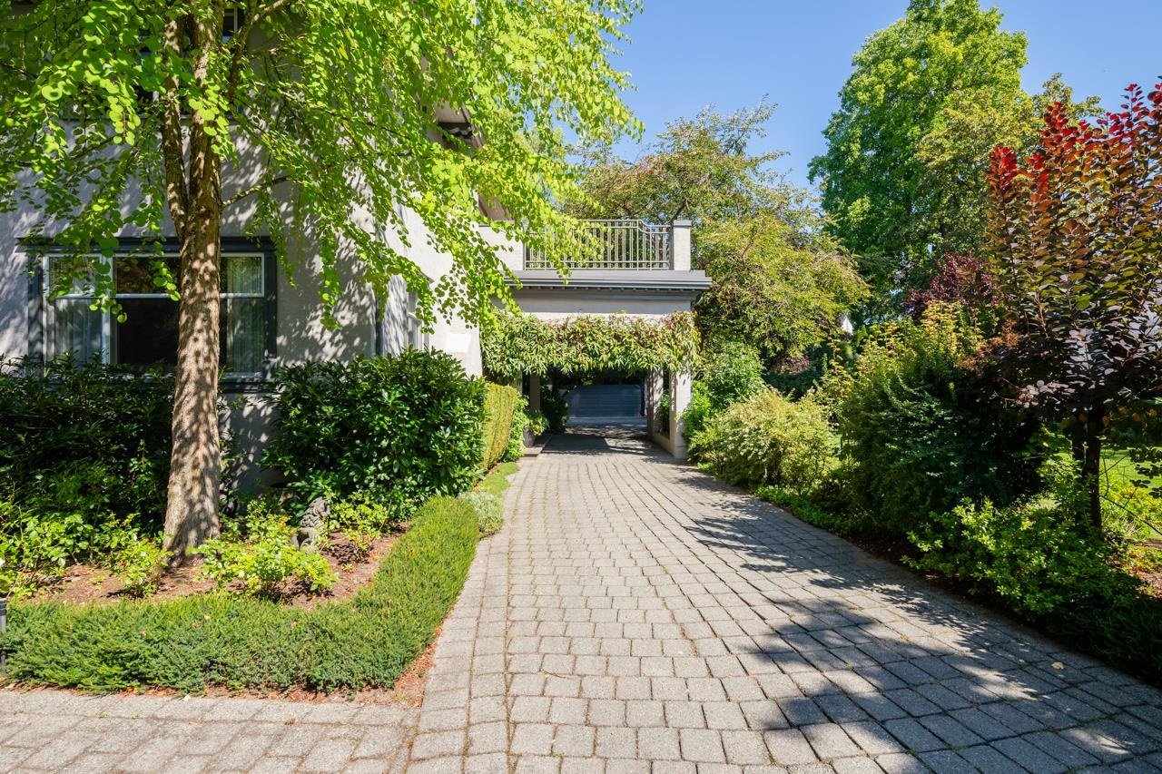 5560 Somerset Cres