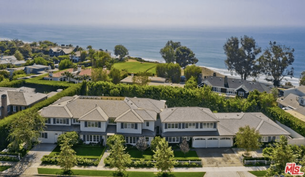 Double Lot Traditional Estate