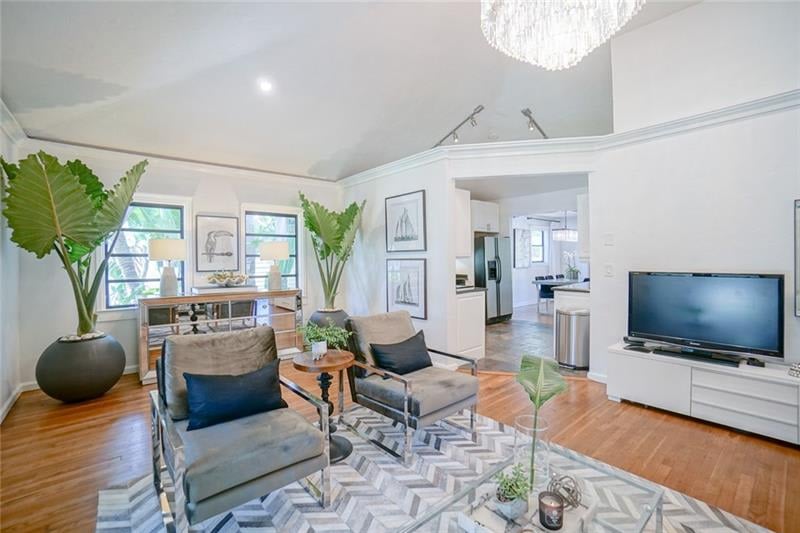 513 SW 10th St