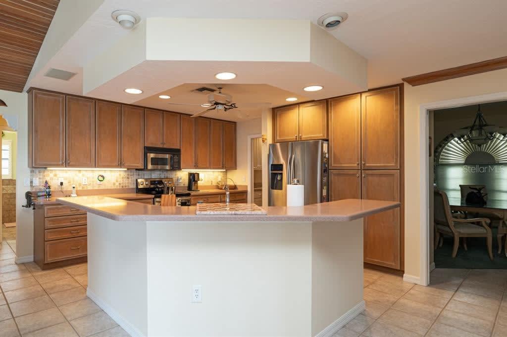 2287 Bayshore Rd