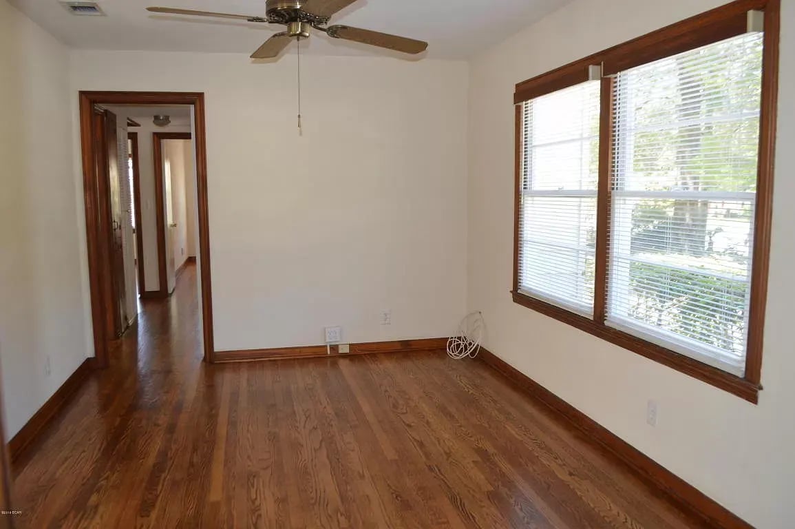 1017 W 12TH Court
