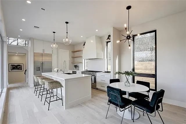 402 W Mary St