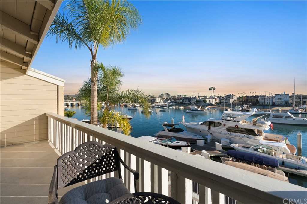 995 Bayside #202