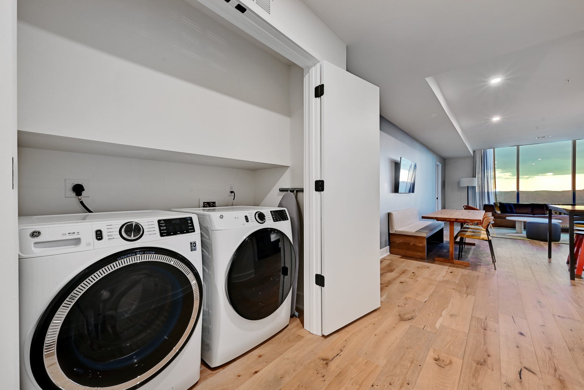 48 East Avenue #3201