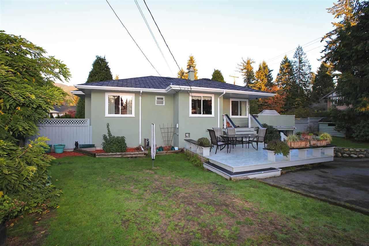 2801 Woodbine Dr