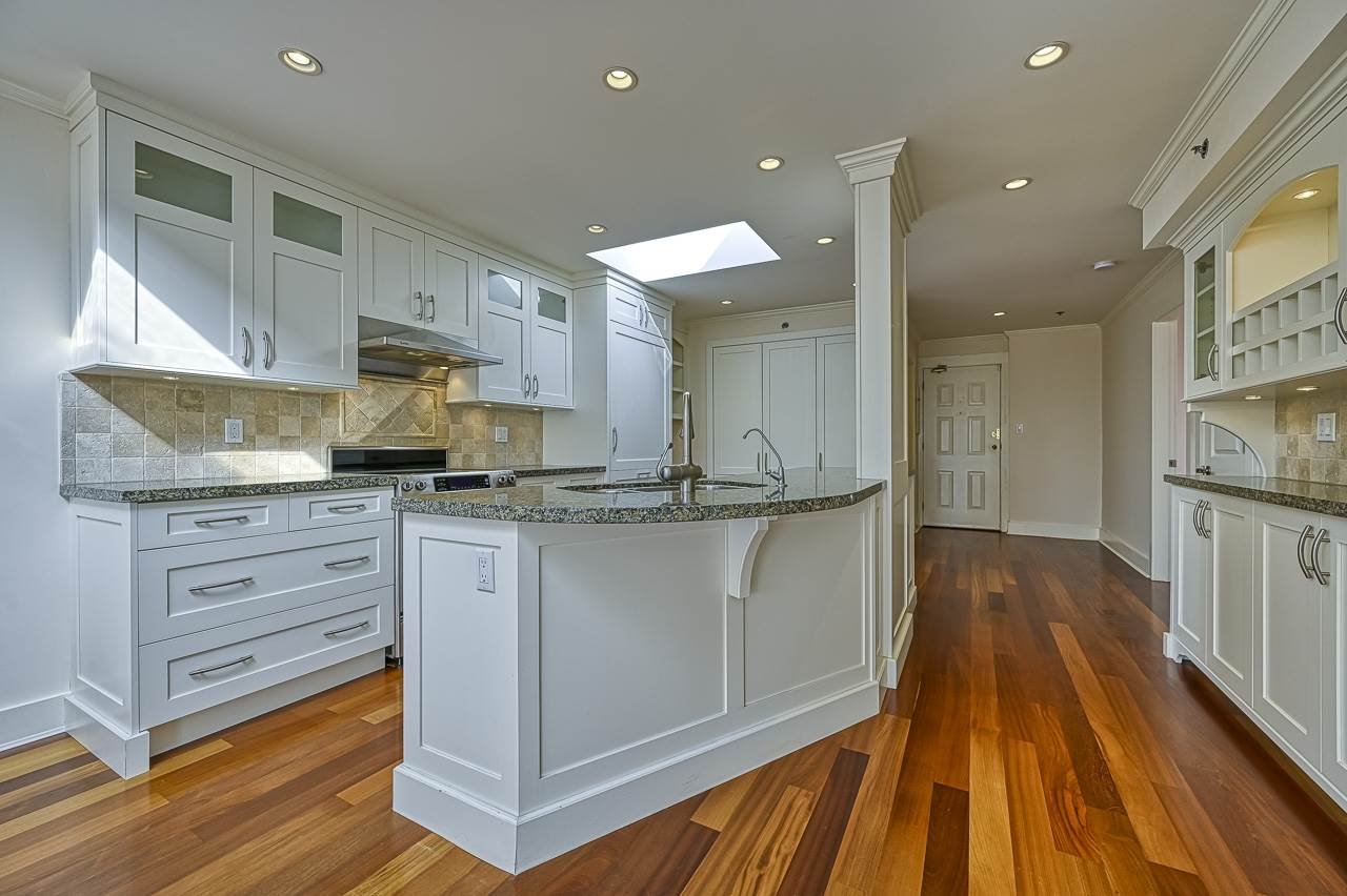 302-2455 Bellevue Ave