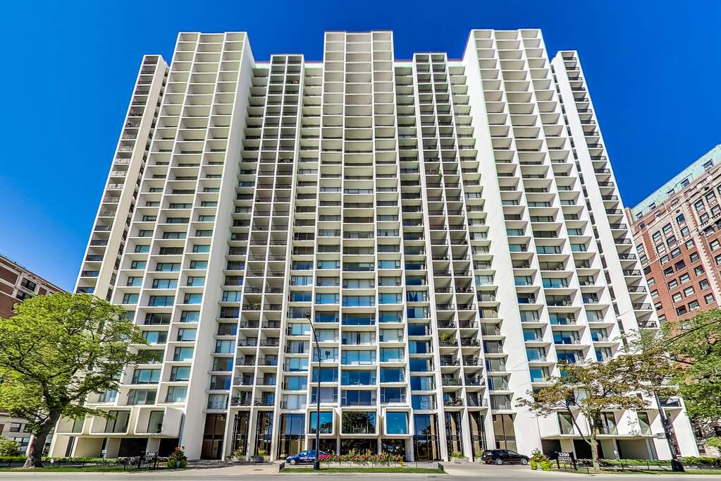 3200 N Lake Shore Drive #903