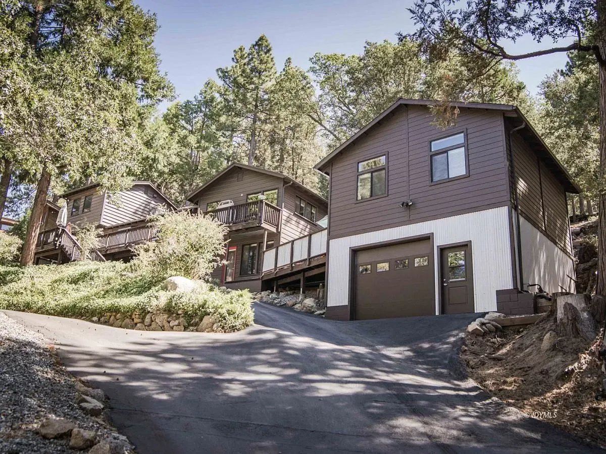 53043 Middle Ridge Dr