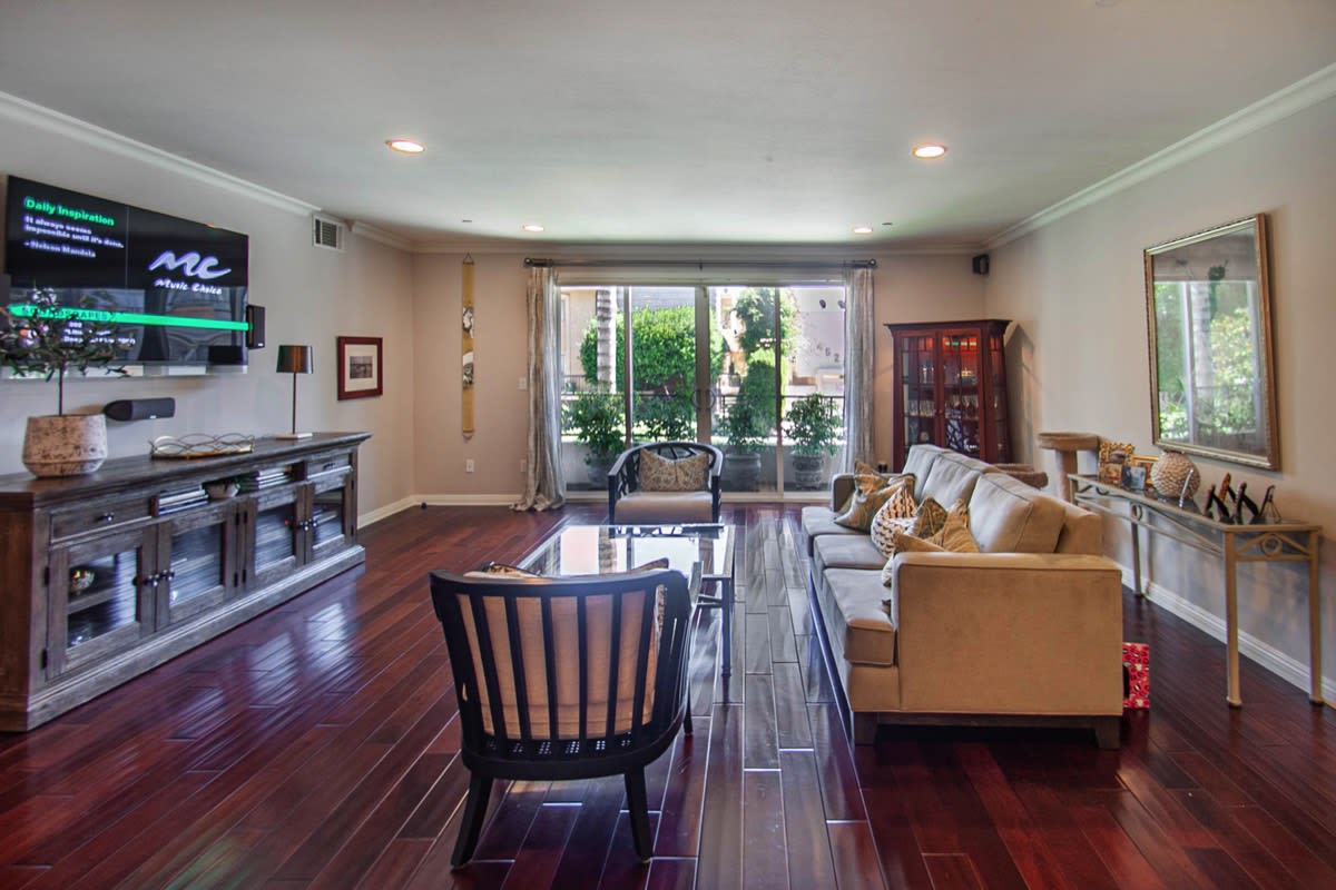 4533 Vista Del Monte Ave 101 Sherman Oaks, CA