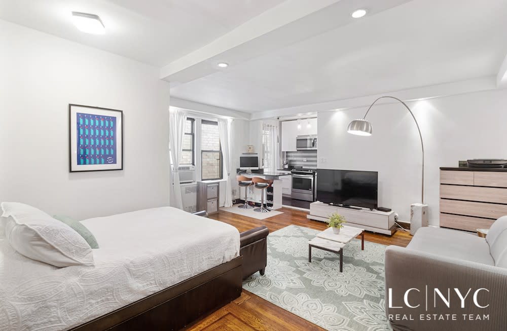 166 W 22nd St, #5D